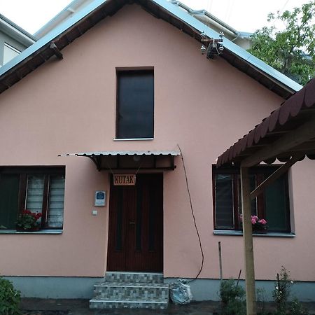 Apartman Kutak ピロト エクステリア 写真