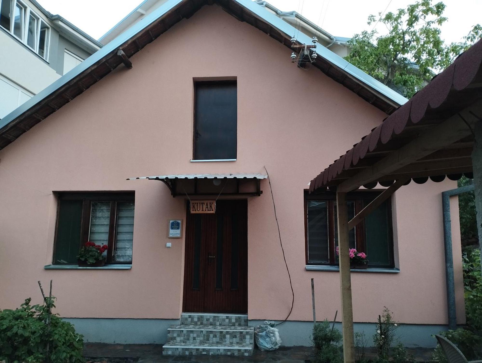 Apartman Kutak ピロト エクステリア 写真