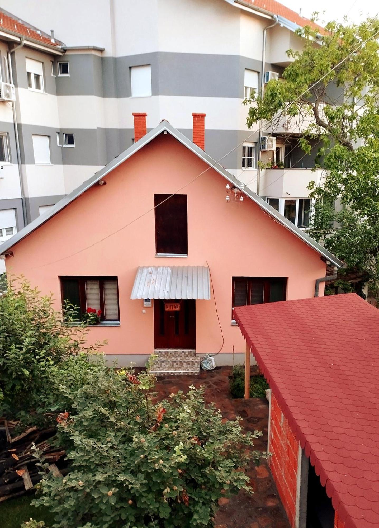 Apartman Kutak ピロト エクステリア 写真